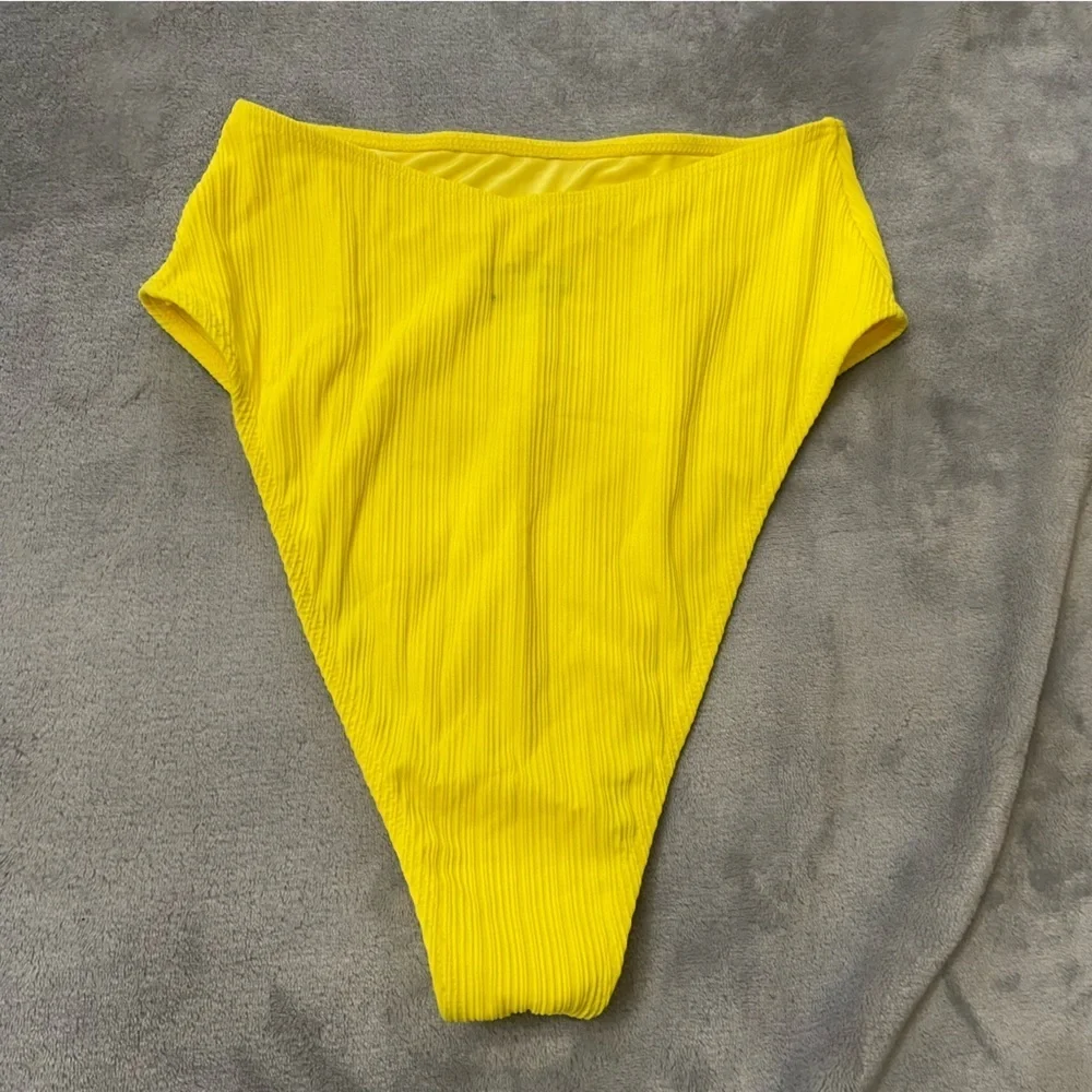 New! Frankie’s bikinis plisse cheeky bottoms Pina colada yellow 24397